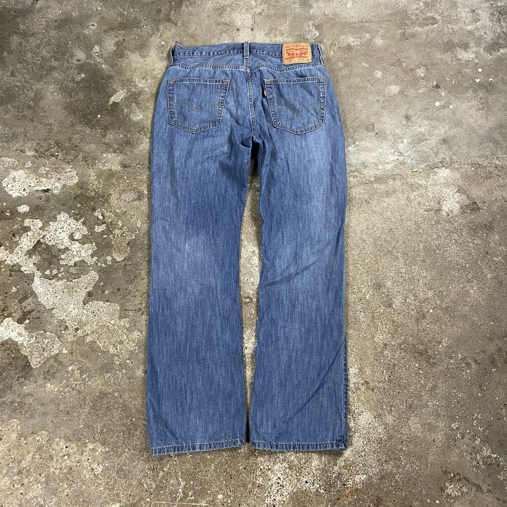 Levi's 527 Jeans Size 33x32 Blue Denim Medium Wash Slim Boot Cut Low Rise - Picture 2 of 9